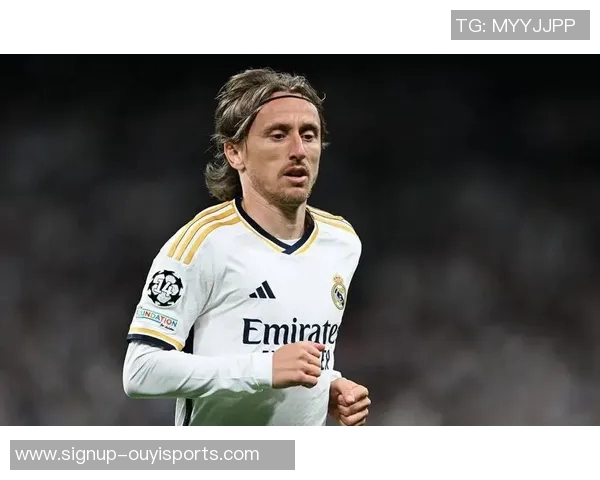 莫德里奇：足球场上的魔术师与传奇人生的完美交织